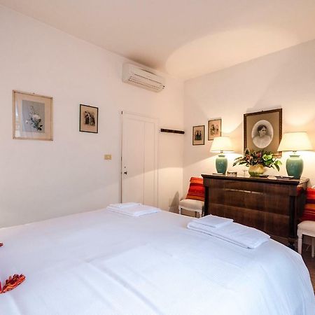 Lupari Apartment, Palazzo Storico Sotto Le Due Torri Болонья Экстерьер фото
