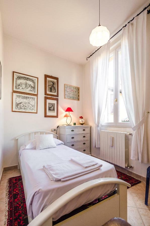 Lupari Apartment, Palazzo Storico Sotto Le Due Torri Болонья Экстерьер фото