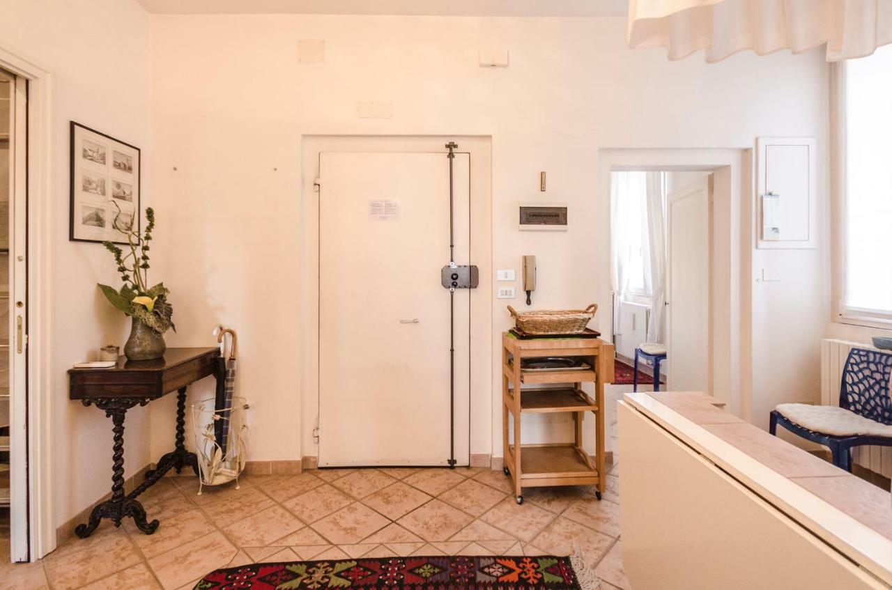 Lupari Apartment, Palazzo Storico Sotto Le Due Torri Болонья Экстерьер фото