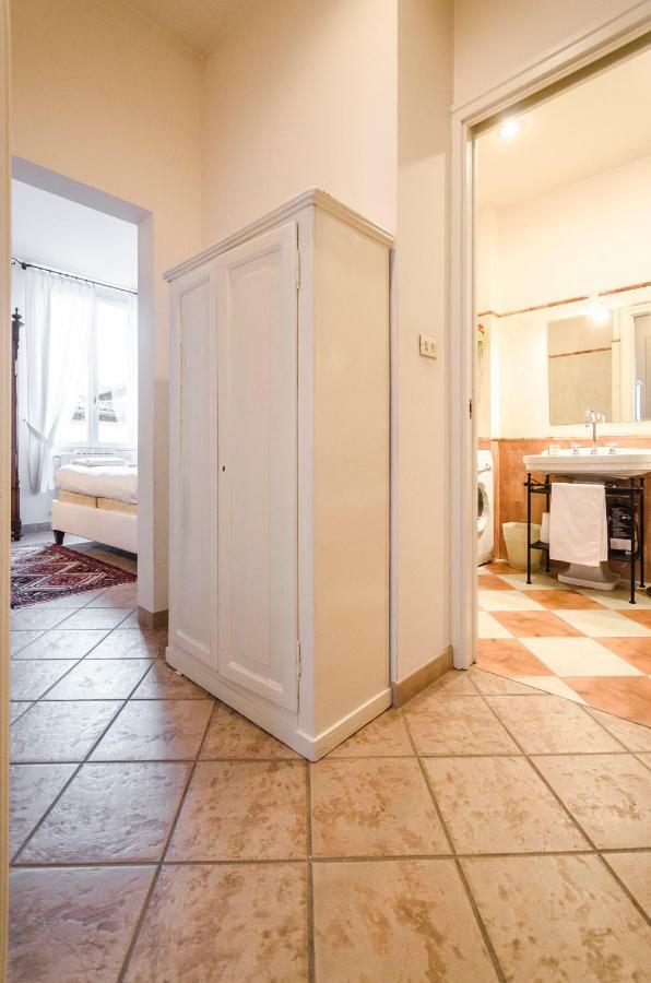 Lupari Apartment, Palazzo Storico Sotto Le Due Torri Болонья Экстерьер фото