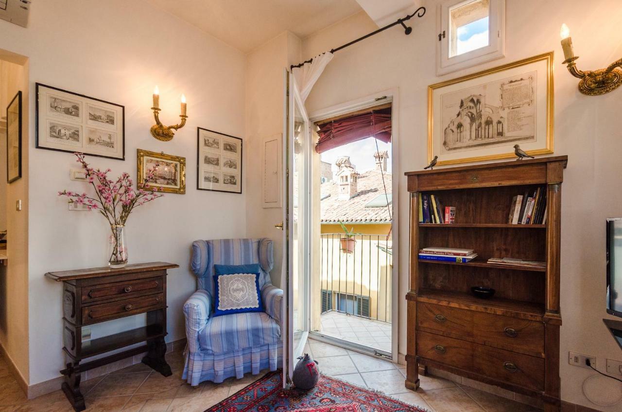 Lupari Apartment, Palazzo Storico Sotto Le Due Torri Болонья Экстерьер фото
