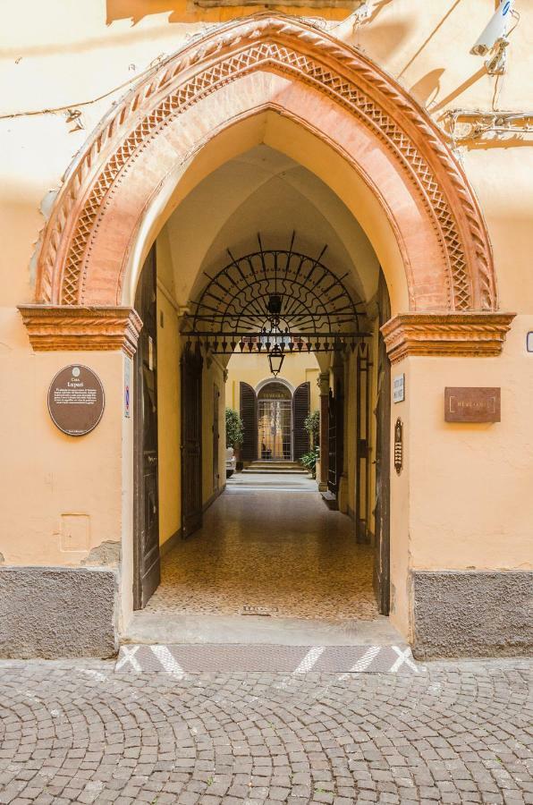 Lupari Apartment, Palazzo Storico Sotto Le Due Torri Болонья Экстерьер фото